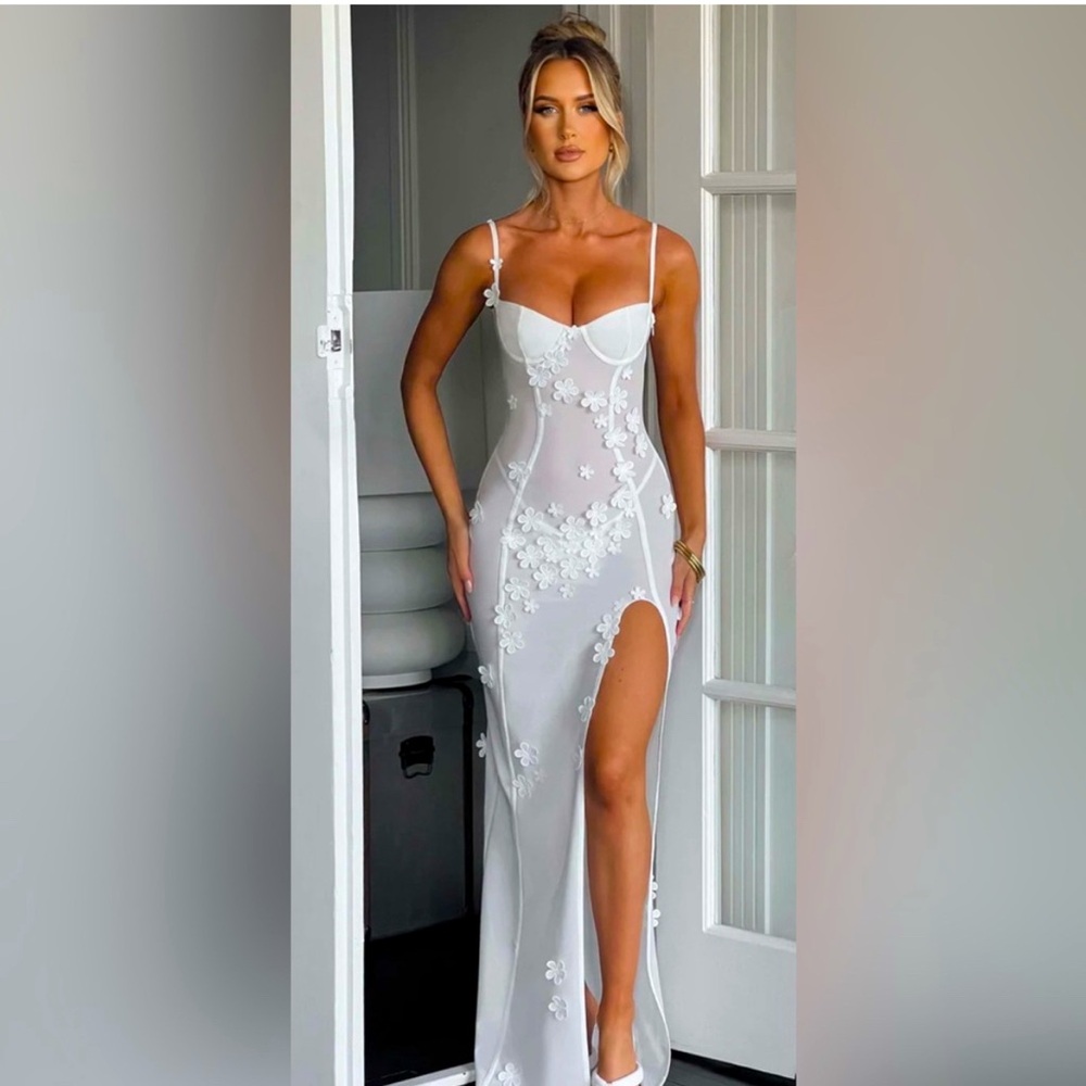 NWT White Dalary Babyboo Maxi Dress Sz M